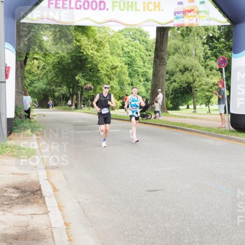 29.06.2025 - hella hamburg halbmarathon MichiJ http://msf.ph/oto/8159641 29.06.2025 10:10:10 Zwischen KM18-KM19  meine-sportfotos.de