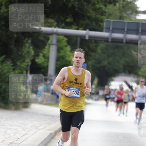 29.06.2025 - hella hamburg halbmarathon Jannik Wohlers http://msf.ph/oto/8159644 29.06.2025 09:39:18 Lombardsbrücke 51, 6699, 11342, 11678, 13016, 14932, 15166, 16548, 17402, 18848, 19108 meine-sportfotos.de