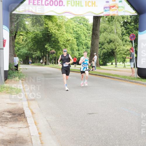29.06.2025 - hella hamburg halbmarathon MichiJ http://msf.ph/oto/8159660 29.06.2025 10:10:10 Zwischen KM18-KM19  meine-sportfotos.de