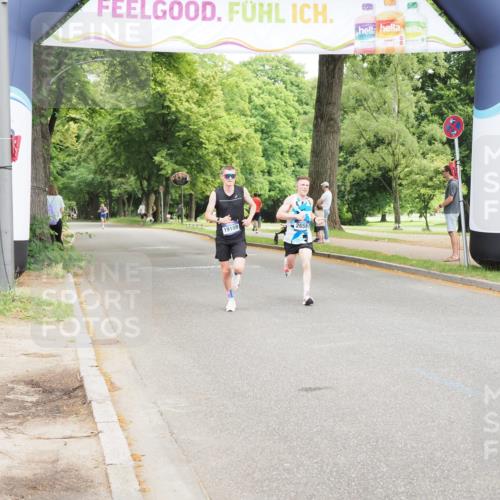 29.06.2025 - hella hamburg halbmarathon MichiJ http://msf.ph/oto/8159667 29.06.2025 10:10:10 Zwischen KM18-KM19  meine-sportfotos.de