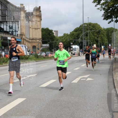 29.06.2025 - hella hamburg halbmarathon Yannick Fuchs http://msf.ph/oto/8159675 29.06.2025 10:19:59 20KM 1241, 2892, 5612, 7142, 13872, 14506, 16361, 17752, 18695, 18740 meine-sportfotos.de