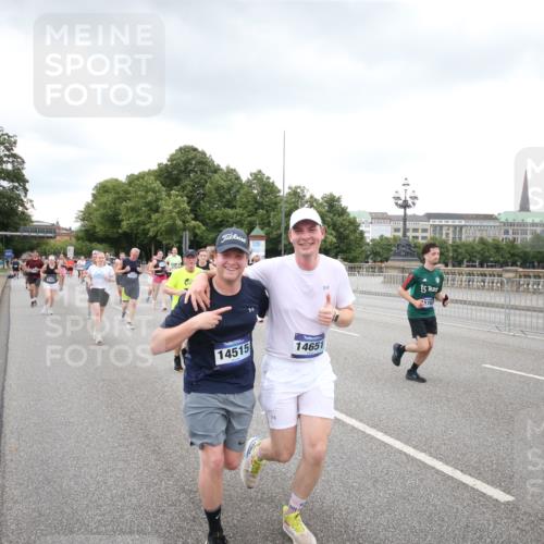 29.06.2025 - hella hamburg halbmarathon Jannik Wohlers http://msf.ph/oto/8159687 29.06.2025 10:54:46 Lombardsbrücke 1013, 2090, 2452, 3274, 4039, 4628, 5040, 6395, 6396, 6944, 7219, 7238, 7766, 8403, 8519, 10109, 10458, 10686, 11737, 11788, 11908, 12147, 12148, 13098, 13230, 13548, 13979, 13980, 14515, 14651, 15152, 15160, 15581, 15782, 15843, 16057, 16432, 16433, 16664, 16665, 17090, 19199 meine-sportfotos.de