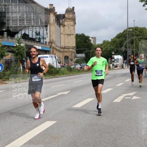 29.06.2025 - hella hamburg halbmarathon Yannick Fuchs http://msf.ph/oto/8159696 29.06.2025 10:19:59 20KM 1241, 2892, 5612, 7142, 13872, 14506, 16361, 17752, 18695, 18740 meine-sportfotos.de