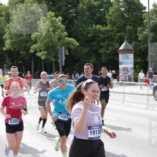 29.06.2025 - hella hamburg halbmarathon Jannik Wohlers http://msf.ph/oto/8159699 29.06.2025 10:18:25 Lombardsbrücke 1349, 1521, 2781, 2821, 3026, 3529, 3591, 3592, 3631, 4718, 4802, 4845, 5049, 5264, 5266, 5834, 5910, 6413, 7051, 7121, 7214, 7252, 8665, 8780, 9270, 9272, 9276, 9549, 10037, 10467, 10502, 10816, 10856, 11020, 12239, 12347, 12890, 13464, 14247, 14294, 14532, 14627, 14760, 14966, 14967, 15138, 15208, 15402, 15657, 15749, 15881, 16196, 17027, 17030, 17052, 17386, 17490, 17548, 17567, 17571, 18002, 18217, 18246, 18336, 18456, 18519, 19010 meine-sportfotos.de