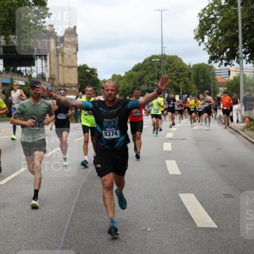 29.06.2025 - hella hamburg halbmarathon Yannick Fuchs http://msf.ph/oto/8159732 29.06.2025 10:38:44 20KM 1057, 1220, 1391, 1415, 1468, 1782, 1902, 1941, 2365, 2402, 2415, 2816, 3004, 3021, 3305, 3907, 4310, 4991, 4999, 5231, 5275, 5476, 5624, 5884, 6490, 6903, 7005, 7191, 7322, 8722, 9159, 9374, 9444, 9633, 10193, 10596, 10930, 11469, 12159, 12554, 12711, 12966, 13123, 14351, 14667, 14798, 14816, 15185, 15225, 15233, 15280, 15862, 16316, 16506, 16893, 17097, 17251, 17729, 17748, 18560, 18806, 19207 meine-sportfotos.de