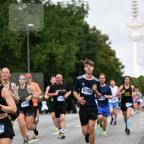 29.06.2025 - hella hamburg halbmarathon Dr. Thomas Lammeyer http://msf.ph/oto/8159745 29.06.2025 10:08:32 Kennedybrücke 1032, 1161, 1367, 1377, 1674, 2011, 3413, 3488, 4488, 4904, 5354, 5363, 5365, 5976, 6706, 6709, 8217, 10213, 10756, 10962 meine-sportfotos.de