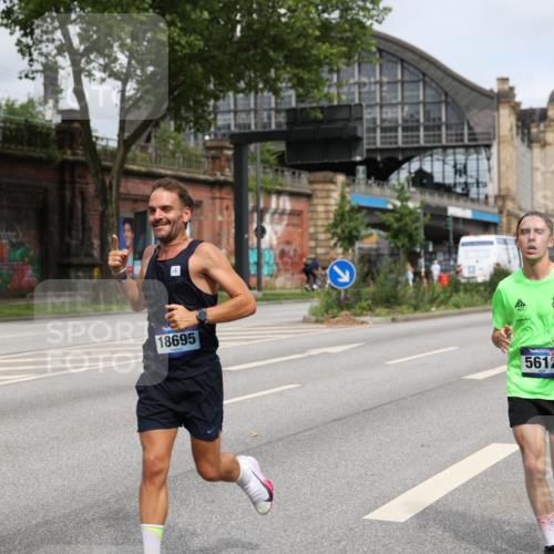 29.06.2025 - hella hamburg halbmarathon Yannick Fuchs http://msf.ph/oto/8159746 29.06.2025 10:20:00 20KM 1241, 2892, 5612, 7142, 13872, 14506, 16361, 17752, 18695, 18740 meine-sportfotos.de