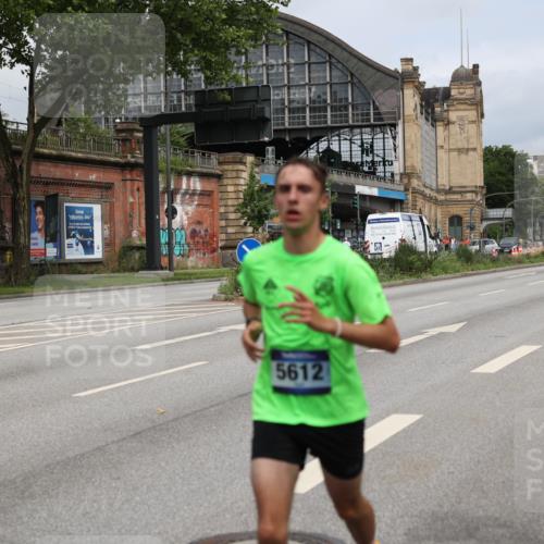 29.06.2025 - hella hamburg halbmarathon Yannick Fuchs http://msf.ph/oto/8159763 29.06.2025 10:20:01 20KM 1241, 2892, 5612, 7142, 13872, 14113, 14506, 16361, 17752, 18695, 18740 meine-sportfotos.de