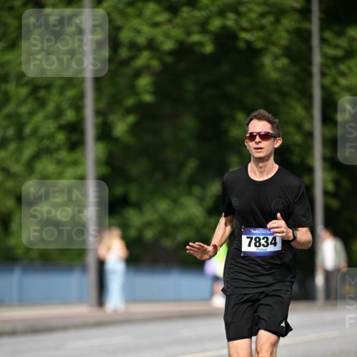 29.06.2025 - hella hamburg halbmarathon Dr. Thomas Lammeyer http://msf.ph/oto/8159766 29.06.2025 09:44:11 Kennedybrücke 7963 meine-sportfotos.de