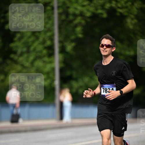 29.06.2025 - hella hamburg halbmarathon Dr. Thomas Lammeyer http://msf.ph/oto/8159806 29.06.2025 09:44:12 Kennedybrücke 2459, 7963 meine-sportfotos.de