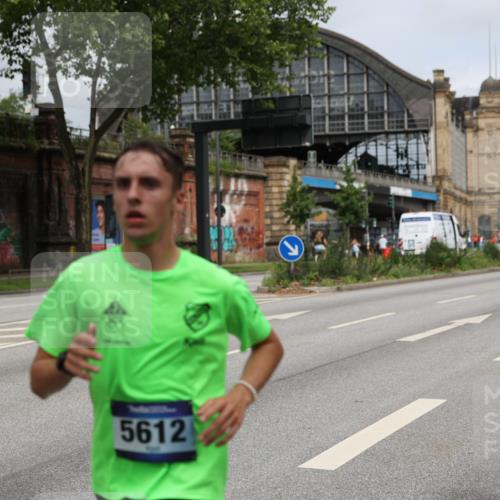 29.06.2025 - hella hamburg halbmarathon Yannick Fuchs http://msf.ph/oto/8159814 29.06.2025 10:20:01 20KM 1241, 2892, 5612, 7142, 13872, 14113, 14506, 16361, 17752, 18695, 18740 meine-sportfotos.de