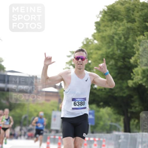 29.06.2025 - hella hamburg halbmarathon Jannik Wohlers http://msf.ph/oto/8159833 29.06.2025 09:39:25 Lombardsbrücke 51, 6380, 11342, 11678, 14933, 17402, 18848, 19108 meine-sportfotos.de