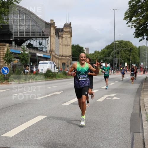 29.06.2025 - hella hamburg halbmarathon Yannick Fuchs http://msf.ph/oto/8159845 29.06.2025 10:20:03 20KM 1241, 2892, 5612, 7142, 13872, 14113, 14506, 16361, 16484, 17752, 18695, 18740 meine-sportfotos.de