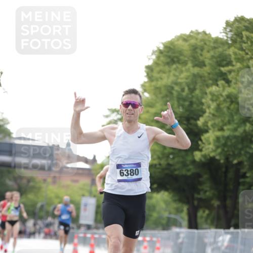 29.06.2025 - hella hamburg halbmarathon Jannik Wohlers http://msf.ph/oto/8159847 29.06.2025 09:39:26 Lombardsbrücke 51, 6380, 11342, 11678, 14933, 17402, 19108 meine-sportfotos.de