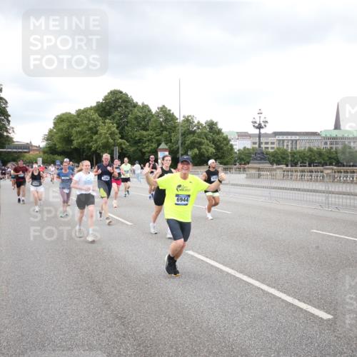 29.06.2025 - hella hamburg halbmarathon Jannik Wohlers http://msf.ph/oto/8159852 29.06.2025 10:54:47 Lombardsbrücke 1013, 2090, 2452, 3157, 3274, 3577, 4039, 4628, 5040, 6395, 6396, 6944, 7219, 7238, 7766, 8403, 8519, 10109, 10458, 10686, 11737, 11788, 11908, 12147, 12148, 13098, 13230, 13548, 14515, 14651, 15152, 15160, 15581, 15782, 15843, 16057, 16432, 16433, 16664, 16665, 17090, 19199 meine-sportfotos.de