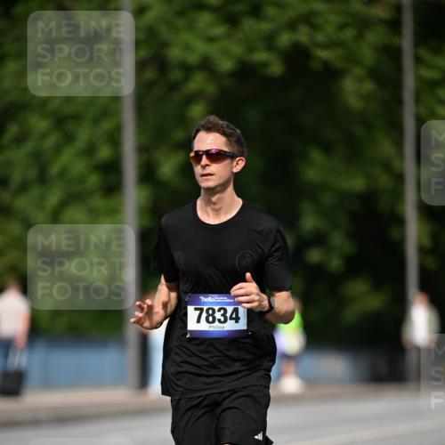 29.06.2025 - hella hamburg halbmarathon Dr. Thomas Lammeyer http://msf.ph/oto/8159870 29.06.2025 09:44:12 Kennedybrücke 2459, 7963 meine-sportfotos.de