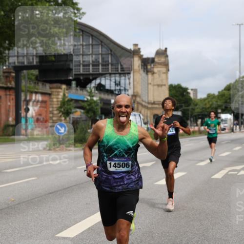 29.06.2025 - hella hamburg halbmarathon Yannick Fuchs http://msf.ph/oto/8159903 29.06.2025 10:20:03 20KM 1241, 2892, 5612, 7142, 13872, 14113, 14506, 16361, 16484, 17752, 18695, 18740 meine-sportfotos.de
