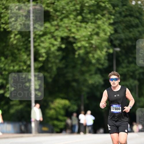 29.06.2025 - hella hamburg halbmarathon Dr. Thomas Lammeyer http://msf.ph/oto/8159918 29.06.2025 09:44:15 Kennedybrücke 2459, 7963, 9442 meine-sportfotos.de