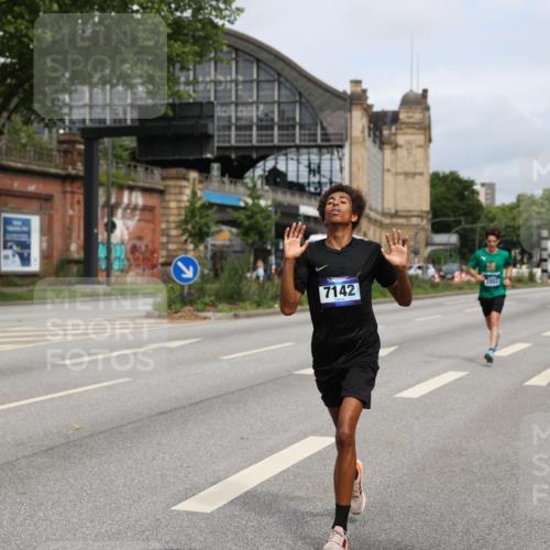 29.06.2025 - hella hamburg halbmarathon Yannick Fuchs http://msf.ph/oto/8159927 29.06.2025 10:20:04 20KM 1241, 2892, 5612, 7142, 13872, 14113, 14506, 16361, 16484, 17752, 18695, 18740 meine-sportfotos.de