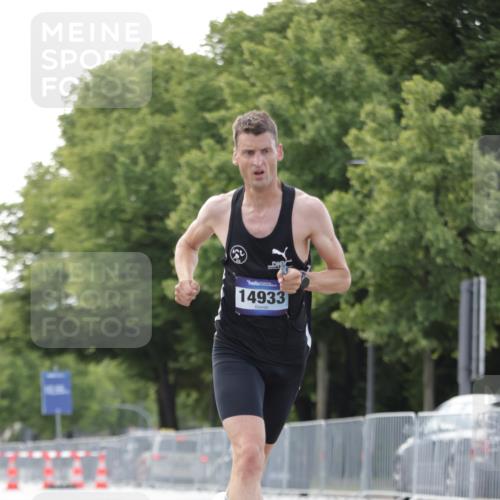 29.06.2025 - hella hamburg halbmarathon Jannik Wohlers http://msf.ph/oto/8159929 29.06.2025 09:39:28 Lombardsbrücke 51, 53, 6380, 11342, 11678, 14933, 17402, 19108 meine-sportfotos.de