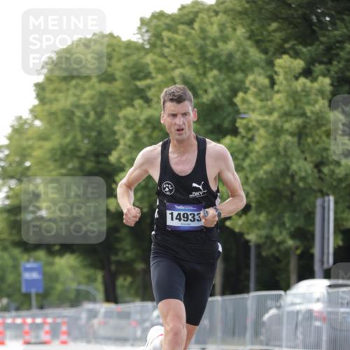 29.06.2025 - hella hamburg halbmarathon Jannik Wohlers http://msf.ph/oto/8159943 29.06.2025 09:39:28 Lombardsbrücke 51, 53, 6380, 11342, 11678, 14933, 17402, 19108 meine-sportfotos.de
