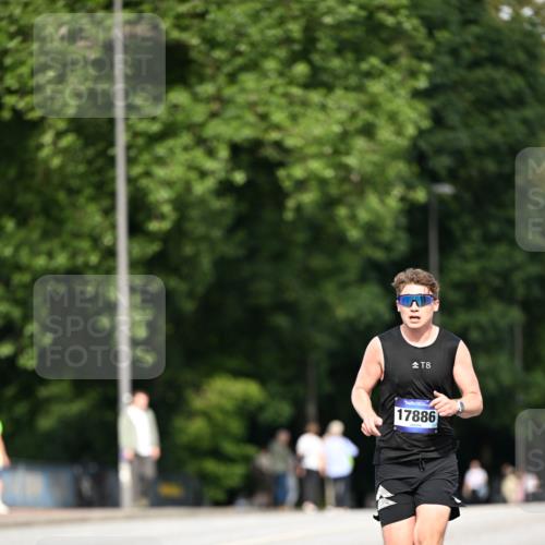 29.06.2025 - hella hamburg halbmarathon Dr. Thomas Lammeyer http://msf.ph/oto/8159944 29.06.2025 09:44:15 Kennedybrücke 2459, 7963, 9442 meine-sportfotos.de