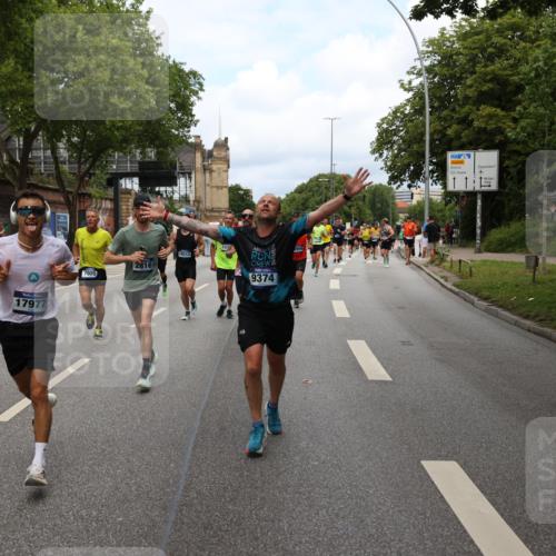 29.06.2025 - hella hamburg halbmarathon Yannick Fuchs http://msf.ph/oto/8159948 29.06.2025 10:38:45 20KM 1057, 1220, 1391, 1415, 1468, 1782, 1902, 1941, 2365, 2402, 2415, 2816, 3004, 3021, 3305, 3907, 4310, 4691, 4991, 4999, 5231, 5275, 5476, 5624, 5884, 6490, 6903, 7005, 7191, 7322, 8722, 9159, 9374, 9444, 9633, 10193, 10596, 11469, 12159, 12554, 12711, 12966, 13123, 14351, 14667, 14798, 14816, 15185, 15225, 15233, 15280, 15862, 16316, 16506, 16893, 17097, 17251, 17729, 17748, 18560, 18806, 19207 meine-sportfotos.de