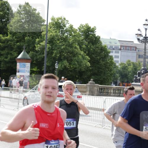 29.06.2025 - hella hamburg halbmarathon Jannik Wohlers http://msf.ph/oto/8159954 29.06.2025 10:18:27 Lombardsbrücke 1349, 1521, 2096, 2781, 2821, 3026, 3591, 3592, 3631, 4718, 4802, 4845, 5049, 5264, 5266, 5834, 5910, 6413, 7051, 7121, 7214, 7252, 8665, 8780, 9270, 9272, 9276, 9549, 10037, 10467, 10816, 10856, 11020, 12239, 12347, 12890, 13204, 13464, 14247, 14294, 14532, 14760, 14966, 14967, 15138, 15402, 15657, 15881, 16196, 17027, 17030, 17052, 17386, 17490, 17548, 17567, 17571, 18002, 18217, 18246, 18336, 18456, 18519, 18568, 19010 meine-sportfotos.de
