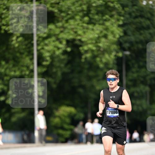 29.06.2025 - hella hamburg halbmarathon Dr. Thomas Lammeyer http://msf.ph/oto/8159955 29.06.2025 09:44:15 Kennedybrücke 2459, 7963, 9442 meine-sportfotos.de
