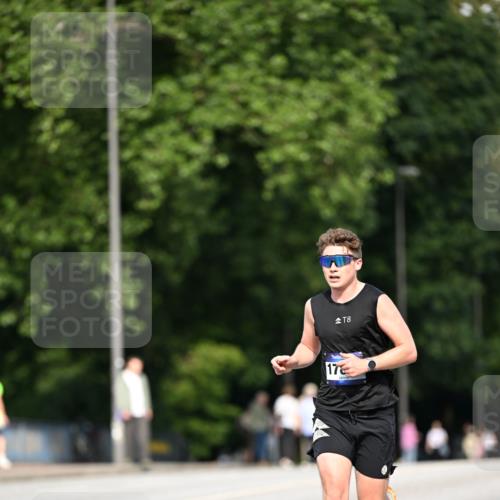 29.06.2025 - hella hamburg halbmarathon Dr. Thomas Lammeyer http://msf.ph/oto/8159970 29.06.2025 09:44:15 Kennedybrücke 2459, 7963, 9442 meine-sportfotos.de
