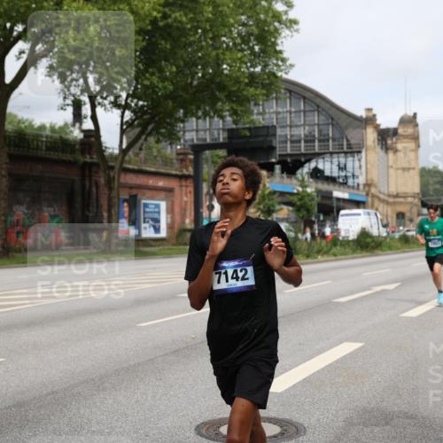 29.06.2025 - hella hamburg halbmarathon Yannick Fuchs http://msf.ph/oto/8159973 29.06.2025 10:20:05 20KM 1241, 2892, 5612, 7142, 13872, 14113, 14506, 16361, 16484, 17752, 18695, 18740 meine-sportfotos.de