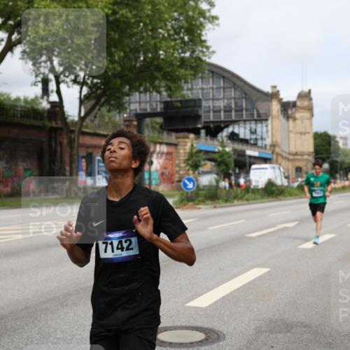 29.06.2025 - hella hamburg halbmarathon Yannick Fuchs http://msf.ph/oto/8159982 29.06.2025 10:20:05 20KM 1241, 2892, 5612, 7142, 13872, 14113, 14506, 16361, 16484, 17752, 18695, 18740 meine-sportfotos.de