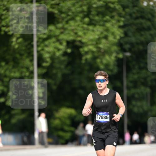 29.06.2025 - hella hamburg halbmarathon Dr. Thomas Lammeyer http://msf.ph/oto/8159985 29.06.2025 09:44:16 Kennedybrücke 2459, 7963, 9442 meine-sportfotos.de