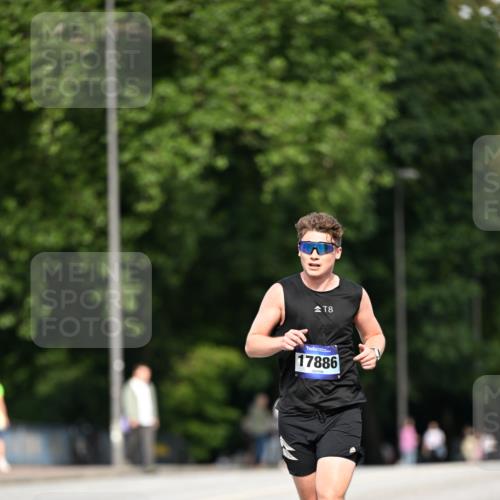 29.06.2025 - hella hamburg halbmarathon Dr. Thomas Lammeyer http://msf.ph/oto/8159992 29.06.2025 09:44:16 Kennedybrücke 2459, 7963, 9442 meine-sportfotos.de