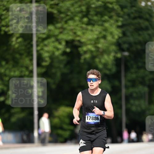 29.06.2025 - hella hamburg halbmarathon Dr. Thomas Lammeyer http://msf.ph/oto/8160010 29.06.2025 09:44:16 Kennedybrücke 2459, 7963, 9442 meine-sportfotos.de