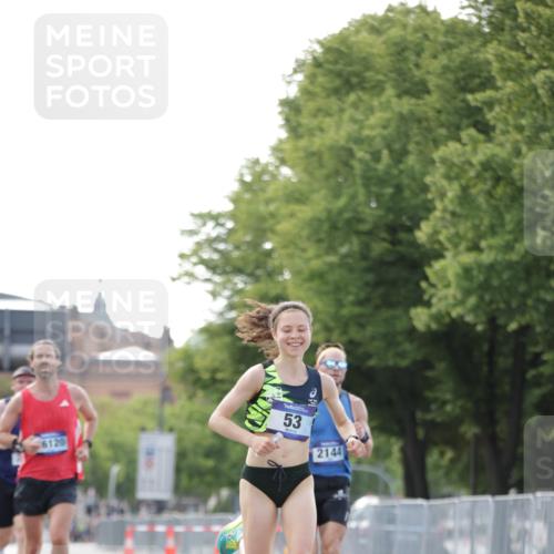 29.06.2025 - hella hamburg halbmarathon Jannik Wohlers http://msf.ph/oto/8160017 29.06.2025 09:39:30 Lombardsbrücke 51, 53, 2144, 3720, 6380, 11678, 14933, 16120, 17402 meine-sportfotos.de