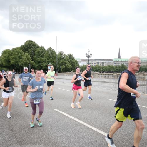29.06.2025 - hella hamburg halbmarathon Jannik Wohlers http://msf.ph/oto/8160019 29.06.2025 10:54:50 Lombardsbrücke 1013, 2090, 2452, 3115, 3157, 3274, 3577, 4039, 4628, 5040, 5483, 6395, 6396, 6944, 7219, 7238, 7766, 8403, 8519, 10458, 11109, 11737, 11788, 11908, 12147, 12148, 13098, 13230, 13548, 14515, 14651, 15152, 15160, 15581, 15782, 15843, 16057, 16385, 16433, 16533, 16664, 17090, 19199 meine-sportfotos.de