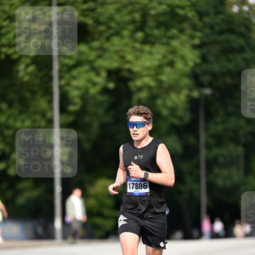 29.06.2025 - hella hamburg halbmarathon Dr. Thomas Lammeyer http://msf.ph/oto/8160029 29.06.2025 09:44:16 Kennedybrücke 2459, 7963, 9442 meine-sportfotos.de