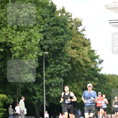 29.06.2025 - hella hamburg halbmarathon Dr. Thomas Lammeyer http://msf.ph/oto/8160044 29.06.2025 09:44:19 Kennedybrücke 2459, 7963, 9442, 10234 meine-sportfotos.de