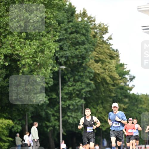 29.06.2025 - hella hamburg halbmarathon Dr. Thomas Lammeyer http://msf.ph/oto/8160060 29.06.2025 09:44:19 Kennedybrücke 2459, 7963, 9442, 10234 meine-sportfotos.de