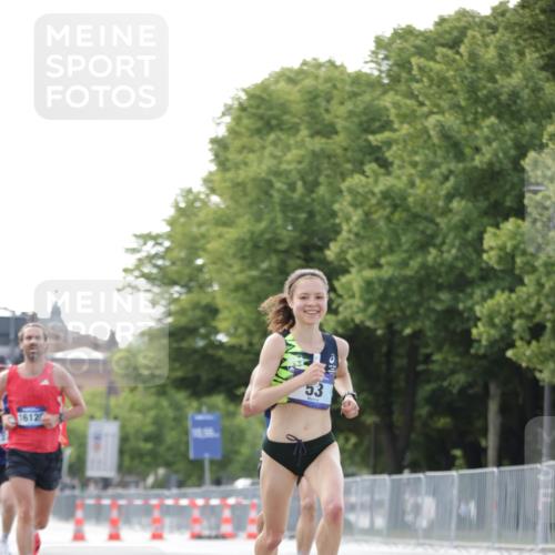 29.06.2025 - hella hamburg halbmarathon Jannik Wohlers http://msf.ph/oto/8160074 29.06.2025 09:39:31 Lombardsbrücke 51, 53, 2144, 3720, 6380, 11678, 14933, 16120, 17402 meine-sportfotos.de