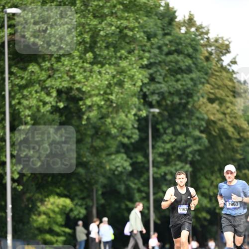 29.06.2025 - hella hamburg halbmarathon Dr. Thomas Lammeyer http://msf.ph/oto/8160080 29.06.2025 09:44:20 Kennedybrücke 2459, 7963, 9442, 10234 meine-sportfotos.de
