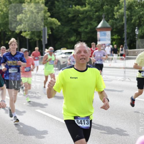 29.06.2025 - hella hamburg halbmarathon Jannik Wohlers http://msf.ph/oto/8160085 29.06.2025 10:18:31 Lombardsbrücke 1349, 1521, 2096, 2781, 2802, 2821, 3026, 3105, 3118, 3591, 3592, 3631, 4718, 4845, 5264, 5266, 5323, 5834, 6194, 6249, 6413, 6736, 7051, 7121, 7252, 8780, 9270, 9272, 9549, 9756, 9757, 10037, 10467, 10816, 11602, 11743, 12239, 12347, 12890, 13204, 13464, 14236, 14294, 14353, 14532, 14966, 15402, 15657, 15881, 16196, 16925, 17027, 17030, 17052, 17166, 17238, 17294, 17386, 17490, 17510, 17548, 17567, 17571, 18002, 18217, 18336, 18456, 18519, 18568, 18591, 19010 meine-sportfotos.de