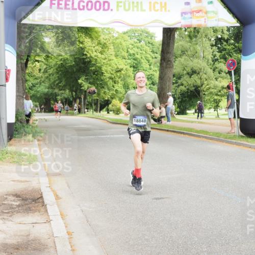 29.06.2025 - hella hamburg halbmarathon MichiJ http://msf.ph/oto/8160095 29.06.2025 10:10:41 Zwischen KM18-KM19  meine-sportfotos.de