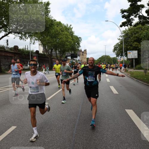 29.06.2025 - hella hamburg halbmarathon Yannick Fuchs http://msf.ph/oto/8160098 29.06.2025 10:38:45 20KM 1057, 1220, 1391, 1415, 1468, 1782, 1902, 1941, 2365, 2402, 2415, 2816, 3004, 3021, 3305, 3907, 4310, 4691, 4991, 4999, 5231, 5275, 5476, 5624, 5884, 6490, 6903, 7005, 7191, 7322, 8722, 9159, 9374, 9444, 9633, 10193, 10596, 11469, 12159, 12554, 12711, 12966, 13123, 14351, 14667, 14798, 14816, 15185, 15225, 15233, 15280, 15862, 16316, 16506, 16893, 17097, 17251, 17729, 17748, 18560, 18806, 19207 meine-sportfotos.de