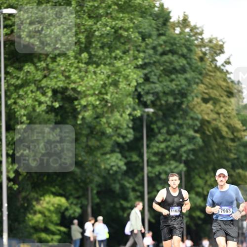 29.06.2025 - hella hamburg halbmarathon Dr. Thomas Lammeyer http://msf.ph/oto/8160100 29.06.2025 09:44:20 Kennedybrücke 2459, 7963, 9442, 10234 meine-sportfotos.de