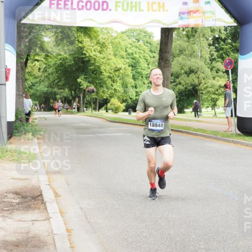 29.06.2025 - hella hamburg halbmarathon MichiJ http://msf.ph/oto/8160109 29.06.2025 10:10:42 Zwischen KM18-KM19 18848 meine-sportfotos.de