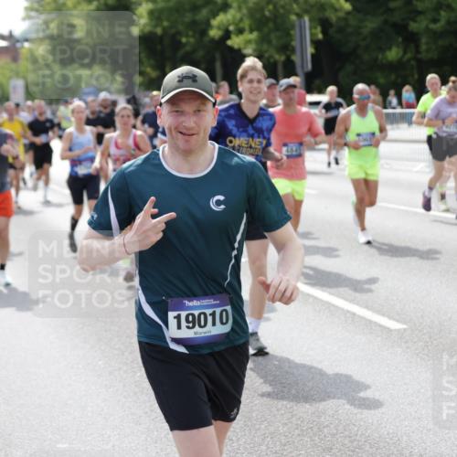 29.06.2025 - hella hamburg halbmarathon Jannik Wohlers http://msf.ph/oto/8160112 29.06.2025 10:18:32 Lombardsbrücke 1349, 1521, 2096, 2781, 2802, 2821, 3026, 3105, 3118, 3591, 3592, 3631, 4718, 4845, 5264, 5266, 5323, 5834, 6194, 6249, 6413, 6736, 7051, 7121, 7252, 8780, 9270, 9272, 9549, 9756, 9757, 10037, 10467, 10816, 11602, 11743, 12239, 12347, 12890, 13204, 13464, 14236, 14294, 14353, 14532, 14966, 15402, 15657, 15881, 16168, 16196, 16925, 17027, 17030, 17052, 17166, 17238, 17294, 17386, 17490, 17510, 17548, 17571, 18002, 18217, 18519, 18568, 18591, 19010 meine-sportfotos.de