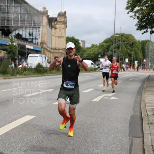 29.06.2025 - hella hamburg halbmarathon Yannick Fuchs http://msf.ph/oto/8160115 29.06.2025 10:20:09 20KM 1241, 2892, 7142, 10867, 11078, 13872, 14113, 14836, 15483, 16361, 16484, 17752, 18740 meine-sportfotos.de