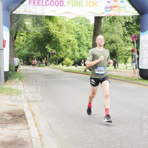 29.06.2025 - hella hamburg halbmarathon MichiJ http://msf.ph/oto/8160124 29.06.2025 10:10:42 Zwischen KM18-KM19 18848 meine-sportfotos.de